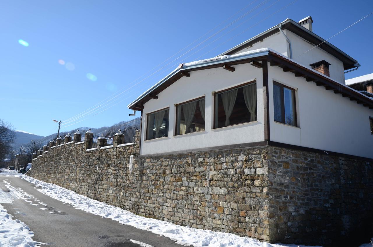 Guest House Ivan Cherni Osum Exterior photo