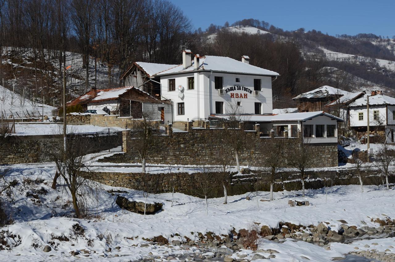 Guest House Ivan Cherni Osum Exterior photo