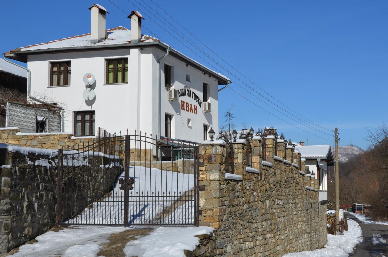Guest House Ivan Cherni Osum Exterior photo